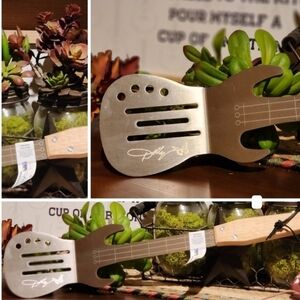 Dolly Parton Guitar Shaped Metal Spatula Turner with Wooden Handle NWT